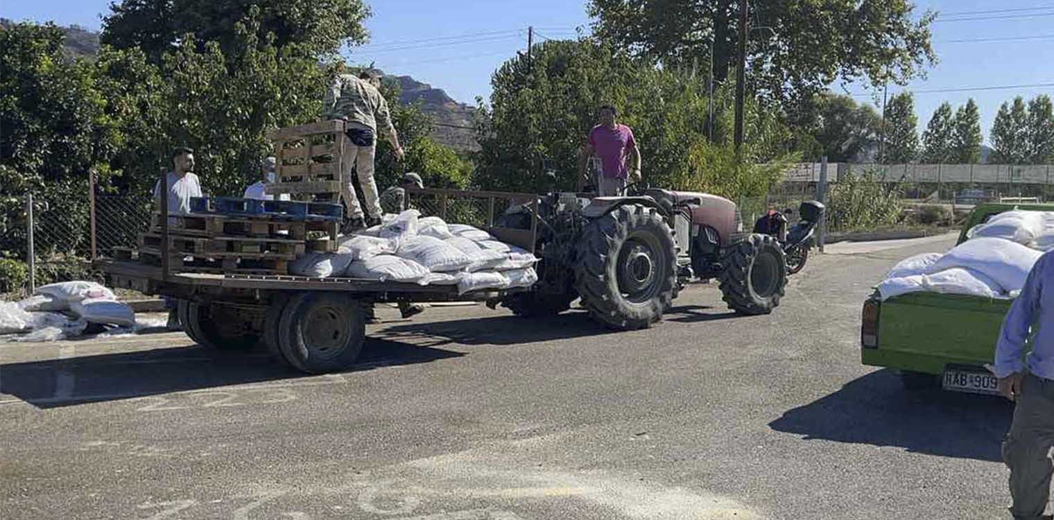 Διανομή ζωοτροφών σε κτηνοτρόφους πυρόπληκτων περιοχών από την ΠΕ Ηλείας