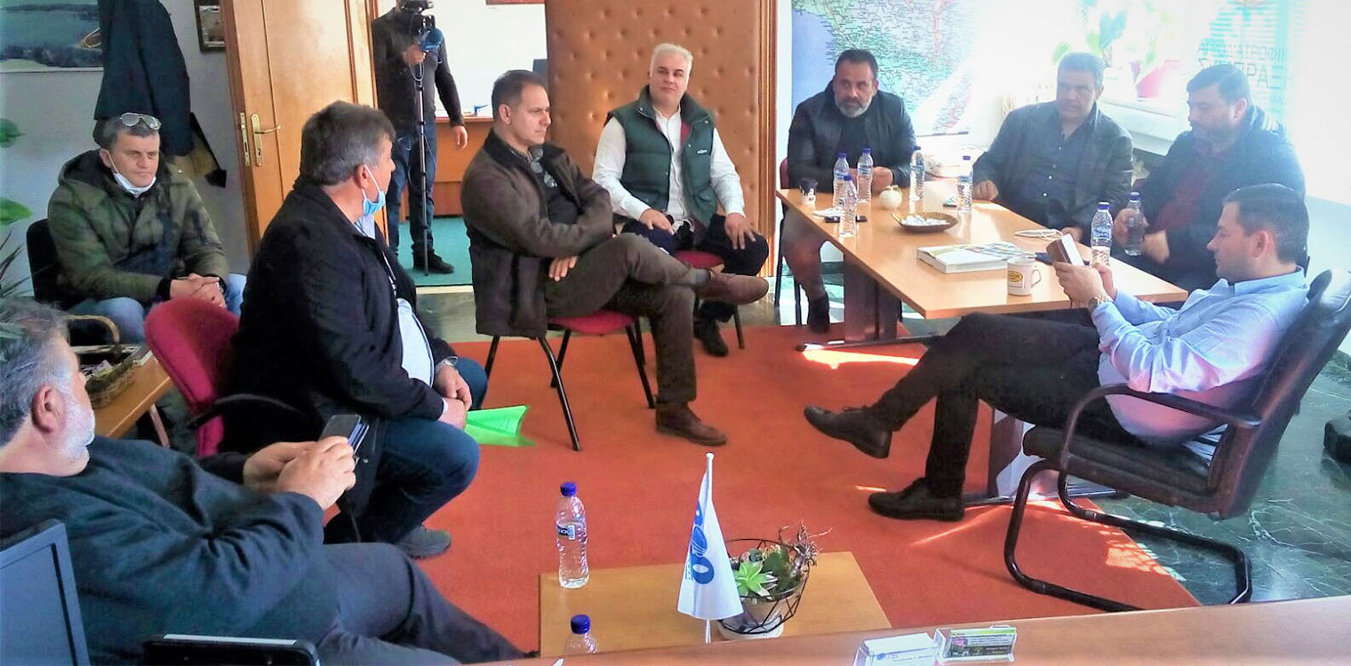 Συνάντηση Βασιλόπουλου με εσπεριδοκαλλιεργητές για τις αποζημιώσεις στα πορτοκάλια