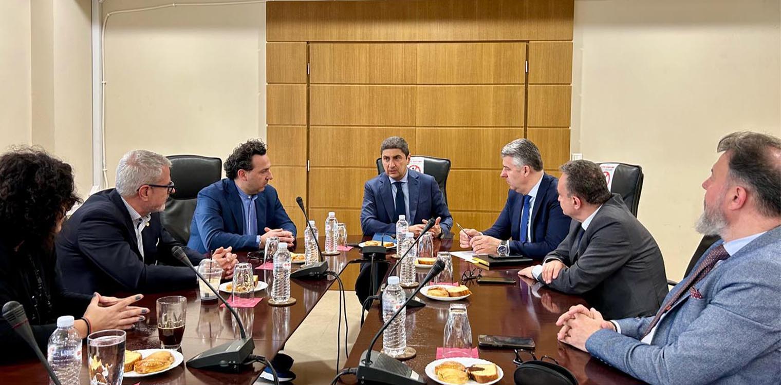 Αυγενάκης: Δημιουργούμε ένα ισχυρό θεσμικό πλαίσιο προστασίας του ελληνικού μελιού