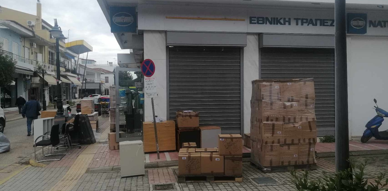 Η ανάπτυξη "σκοτώνει" τα φυσικά καταστήματα - Τι απάντησε η ΕΤΕ στην ερώτηση Κατρίνη