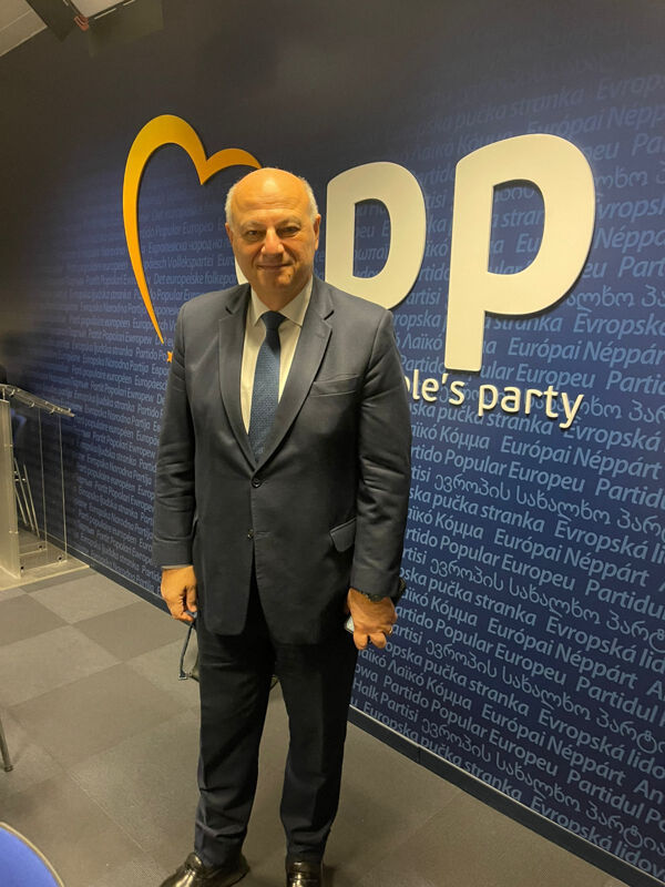 kostas tsiaras 1