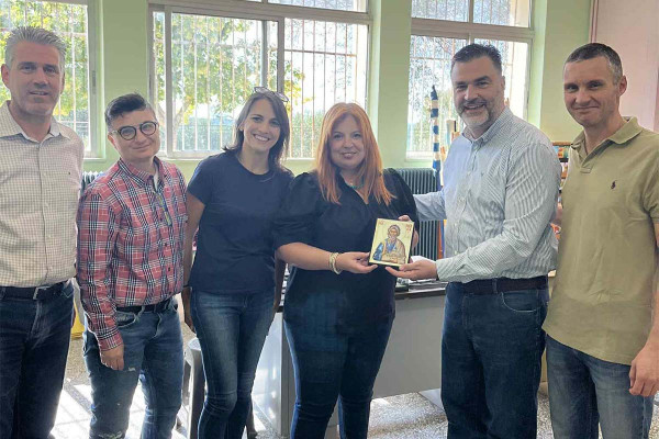 Νέα Δυτική Ελλάδα: Παράδοση σχολικών ειδών σε μαθητές πυρόπληκτων και πληγέντων από την ευλογιά οικογενειών