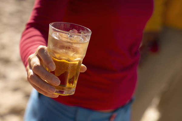 Γαλλία: Από το μεσημέρι η απαγόρευση αλκοόλ εν μέσω καύσωνα