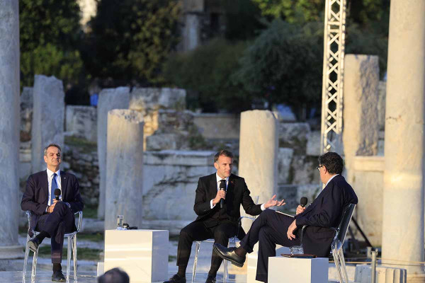 Μακρόν: «Όταν η Ευρώπη είναι ενωμένη αποτελεί τεράστια δύναμη» - Η συζήτηση με τον Κ.Μητσοτάκη