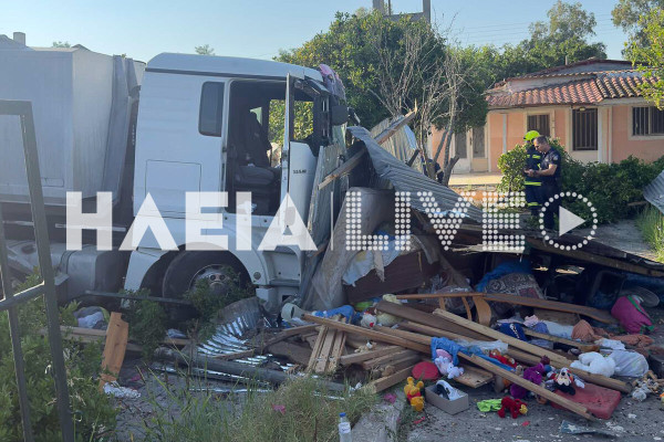 Λεχαινά: Ξέφρενη πορεία φορτηγού που ισοπέδωσε δύο αποθήκες - Δύο τραυματίες