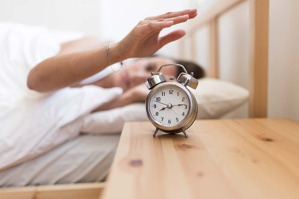 Snoozing: Ποιοι πατούν συχνότερα αναβολή στο ξυπνητήρι – Τι κερδίζουν και τι χάνουν