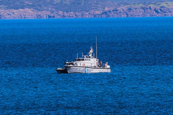 Άνδρος: Βίντεο από την επιχείρηση διάσωσης των 9 ναυτικών του φορτηγού πλοίου που βυθίστηκε