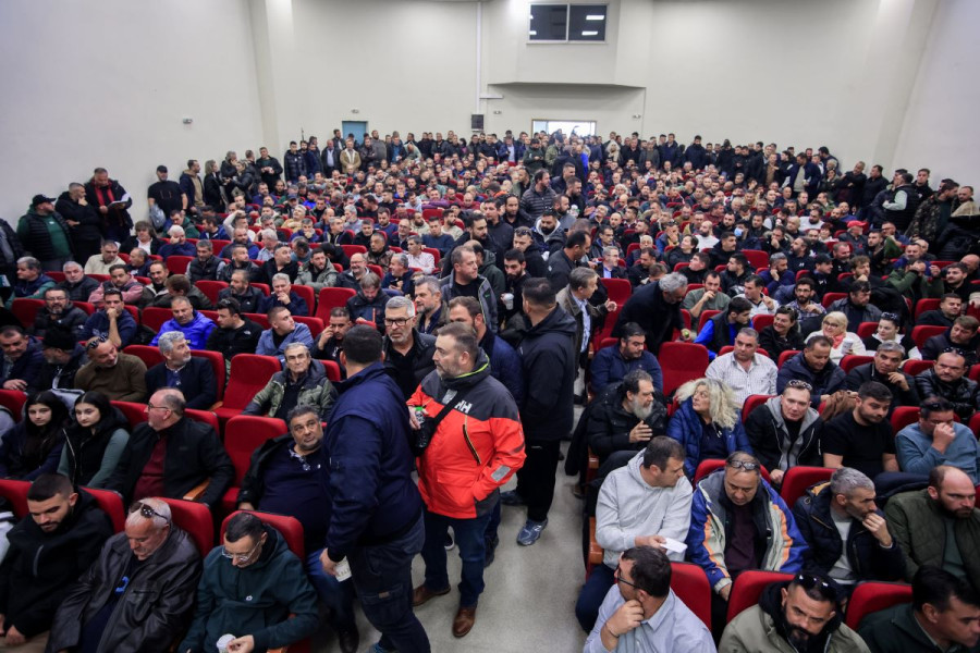 Στην πρώτη γραμμή η Ηλεία: Κλιμάκωση των αγροτικών κινητοποιήσεων μετά τη μαζική σύσκεψη στη Νίκαια