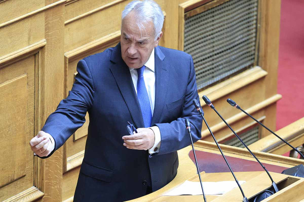 Βουλή: Σφοδρή αντιπαράθεση για το μεταναστευτικό με φόντο το ρητορικό ερώτημα Βορίδη για την «βάρκα»