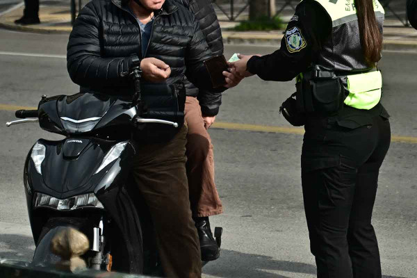 Δεκάδες πρόστιμα στη Δυτ. Ελλάδα για μη χρήση κράνους