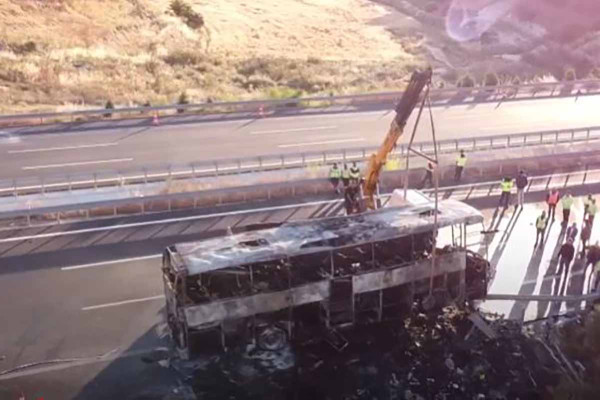 Τραγωδία στην Τουρκία: Οκτώ νεκροί μετά από φωτιά σε λεωφορείο, ανάμεσα στα θύματα και βρέφος εννέα μηνών