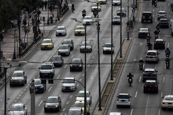 Τέλη κυκλοφορίας με τον μήνα: Όσα πρέπει να γνωρίζετε για το κόστος και την άρση ακινησίας
