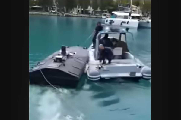 Τί λέει ο ψαράς από τη Λευκάδα που το βρήκε στη θάλασσα