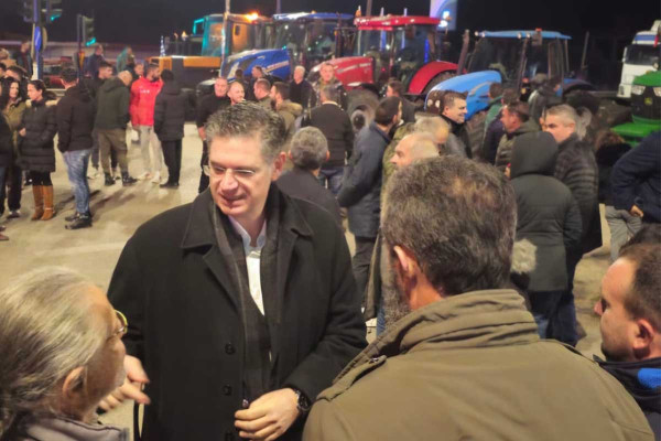 Καλαματιανός από το μπλόκο των Λεχαινών: «Στο πλευρό του αγροτικού κόσμου»