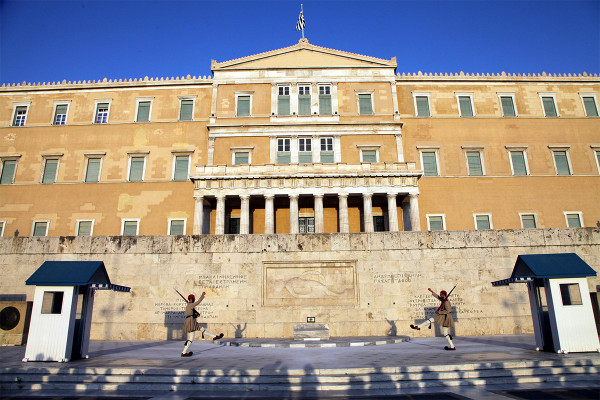 Βουλή: Πέρασε με 159 «ναι» η τροπολογία για τον Άγνωστο Στρατιώτη
