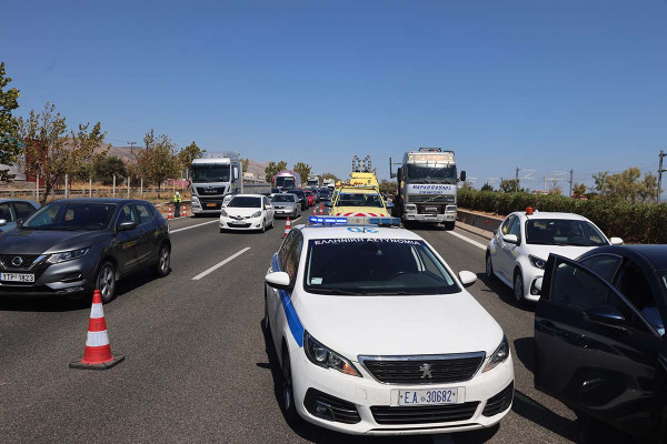 Δυτ. Ελλάδα: Τραγωδία στην Ιόνια Οδό – Ένας νεκρός και μία τραυματίας, μετά από σύγκρουση νταλίκας με ΙΧ