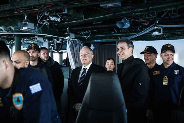 Μητσοτάκης από τη φρεγάτα «Κίμων»: Χρέος να παραδώσω μια πατρίδα πιο ασφαλή απ' ό,τι την παρέλαβα
