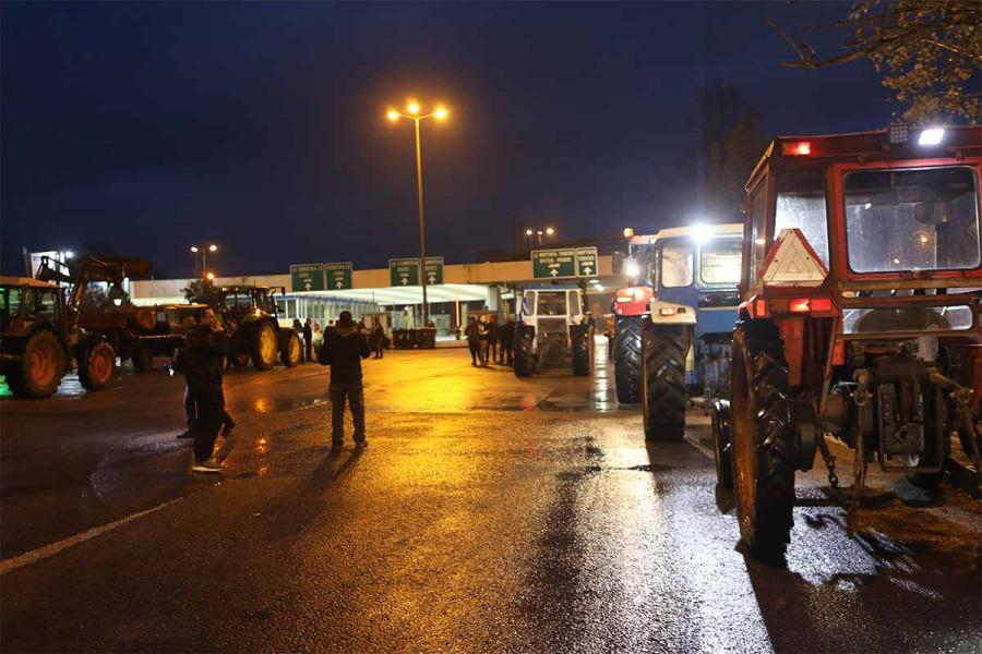 Έφτασαν στον Προμαχώνα οι αγρότες - Ανοιχτό για την ώρα το τελωνείο, σε αναμονή 500 τρακτέρ