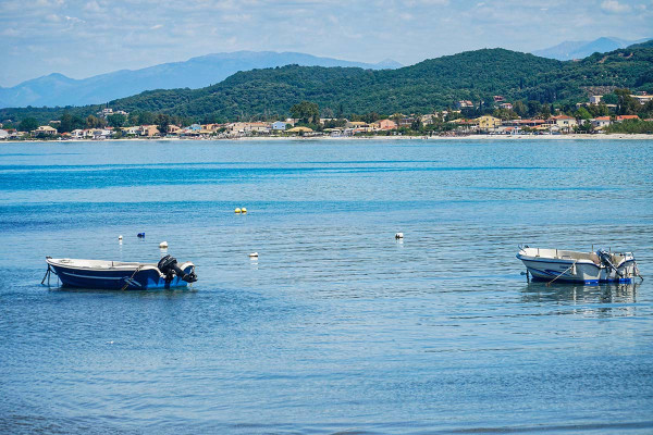 Πάτρα: «Μπλόκο» σε ψάρεμα και αγκυροβολία στις πολυσύχναστες παραλίες