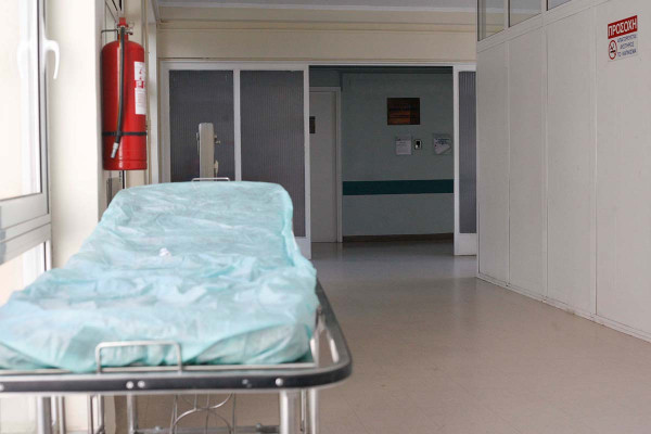 Τραγωδία στα Καλάβρυτα: 55χρονος Βρετανός πήγε τη σύζυγό του στο νοσοκομείο και κατέρρευσε