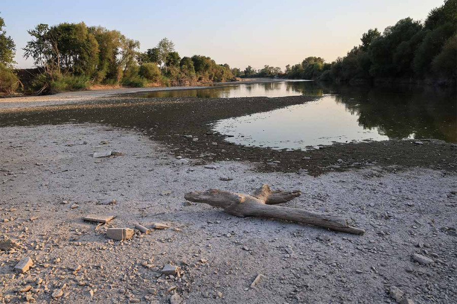 Θεσσαλία: «Στερεύει» ο Πηνειός: Η γη διψά - Σε απόγνωση οι αγρότες για τις καλλιέργειες