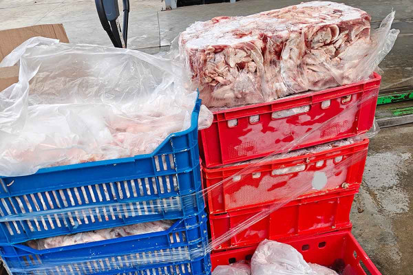 Έντεκα τόνοι ακατάλληλα κρέατα κατασχέθηκαν από την περιφέρεια Αττικής σε ένα μήνα