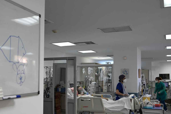 Αποσωληνώθηκε ο 19χρονος φοιτητής του ΑΠΘ που νοσηλεύεται στη ΜΕΘ με μηνιγγίτιδα