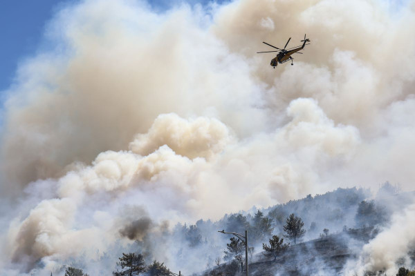 Φωτιά στα Σελίνια Σαλαμίνας - Μήνυμα από το 112 στους κατοίκους