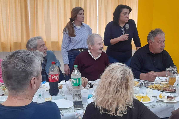 Το έθιμο της Τσικνοπέμπτης τήρησαν οι εργαζόμενοι του Δήμου Ανδρίτσαινας-Κρεστένων