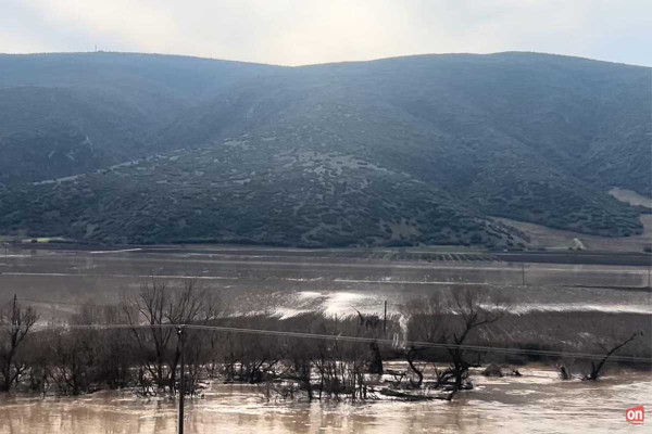 Υπερχείλισε ο Πηνειός έξω από τη Λάρισα: Πλημμύρισαν αγροτικές εκτάσεις