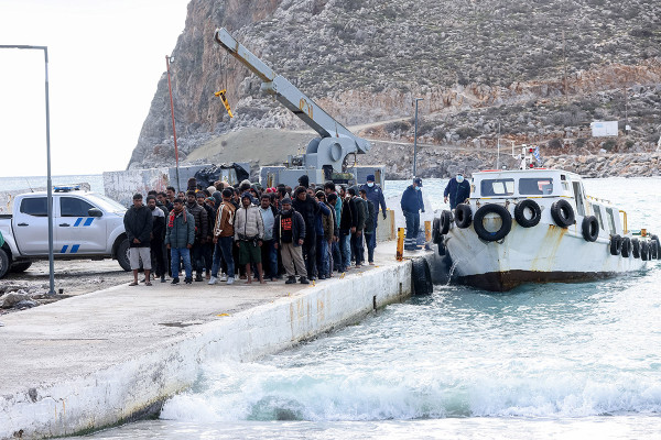 Συνάντηση Πλεύρη με τον Δανό υπουργό Μετανάστευσης, στο επίκεντρο τα Return Hubs