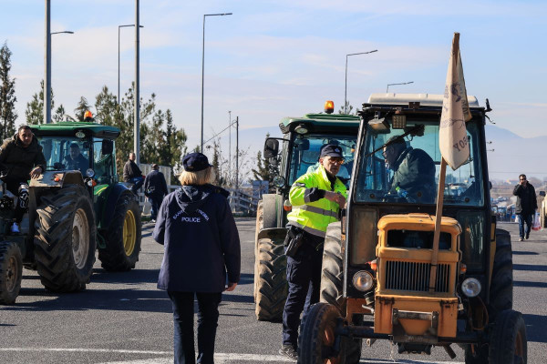 Κρήτη: Στους δρόμους αγρότες και κτηνοτρόφοι – Τι ζητούν