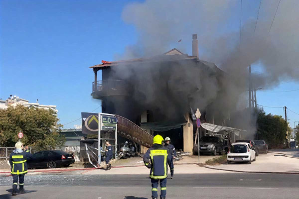 Έκρηξη σε συνεργείο υγραεριοκίνησης στη Λάρισα - Αναφορές για τραυματίες