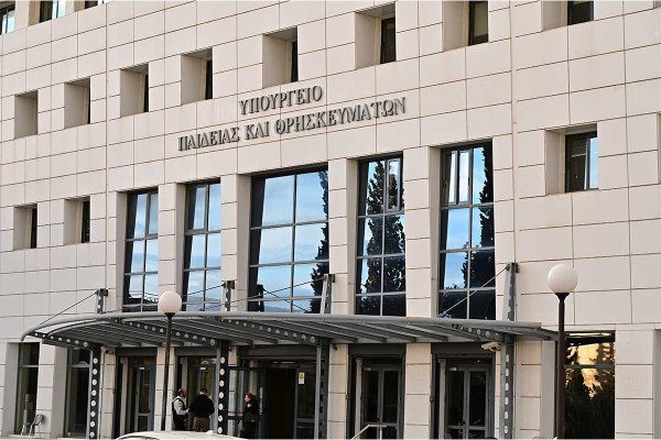 Καθυστέρηση στην έκδοση της εγκυκλίου για εγγραφές και μετεγγραφές μαθητών