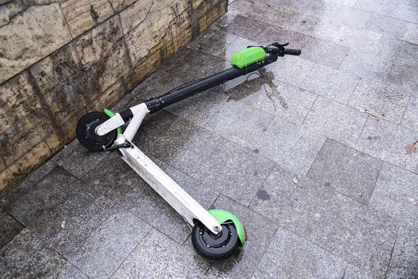 Κεφαλονιά: Σε κρίσιμη κατάσταση 17χρονος που οδηγούσε ηλεκτρικό πατίνι και συγκρούστηκε με άλογο