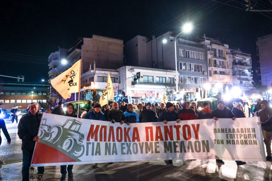 Δυναμική η κινητοποίηση των αγροτών στη Θεσσαλονίκη αλλά άκαρπη η προσπάθεια να συναντήσουν τον πρωθυπουργό