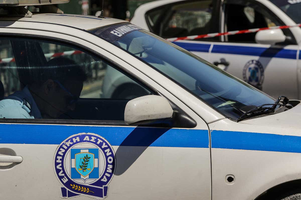 Καλλιθέα: Κάλεσε μόνη της την αστυνομία η 37χρονη που ξυλοκοπήθηκε και απέβαλε