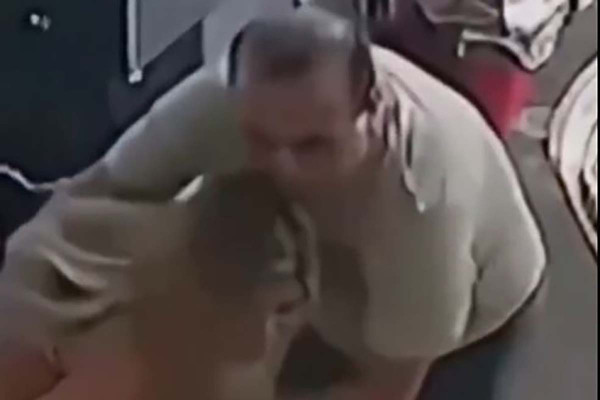 Οργή στο Περού για το βίντεο της σεξουαλικής επίθεσης μαέστρου σε 26χρονη τραγουδίστρια