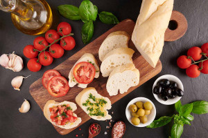 Η επιστήμη ξέρει τις 5 διατροφές που μας «χαρίζουν» μακροζωία