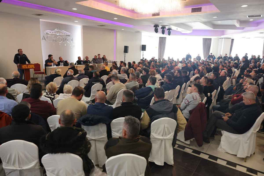 Κλιμάκωση των κινητοποιήσεών τους αποφάσισαν οι αγρότες στη συνέλευση των Σερρών - Λένε όχι στον διάλογο με την κυβέρνηση, κλείνουν παρακαμπτήριους δρόμους