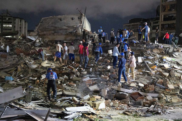 Σεισμός στη Βενεζουέλα: Τους 1.430 έφτασαν οι νεκροί - Συγκλονίζουν οι ιστορίες πάνω στα συντρίμμια