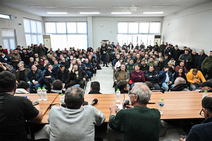 Αγρότες: «Ναι» σε συνάντηση με Μητσοτάκη χωρίς τρακτέρ είπαν στην πανελλαδική σύσκεψη στον Παλαμά