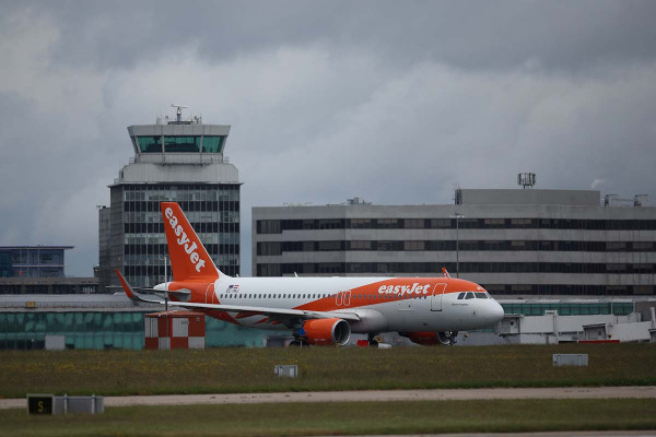 Φωτιά σε αεροπλάνο της easyjet από power bank