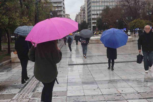 Καιρός: «Καμπανάκι» Καλλιάνου για άστατο σκηνικό μέχρι το Πάσχα - Πού αναμένονται βροχές