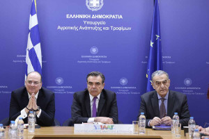 Ψυχραιμία, αυστηρή τήρηση των μέτρων και συνεχής στήριξη των πληγέντων το μήνυμα της έκτακτης σύσκεψη για τον αφθώδη πυρετό