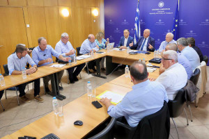 Σύσκεψη Τσιάρα με Περιφερειάρχες για την ευλογιά – Σχέδιο δέκα ημερών με σταθμούς απολύμανσης σε οδικούς άξονες και αυστηροποίηση μέτρων