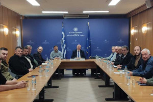 Συνάντηση του ΥπΑΑΤ, Κώστα Τσιάρα με αγρότες – Στήριξη της παραγωγής και στοχευμένες παρεμβάσεις