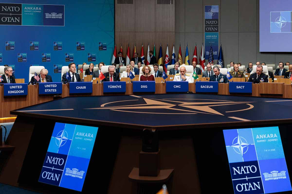 ΝΑΤΟ: Ανοίγει η «πόρτα» των εξοπλισμών για την Ουκρανία