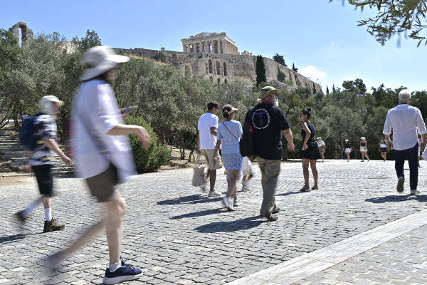 Προστατευόμενο είδος ο Έλληνας τουρίστας