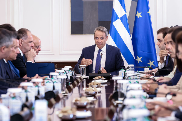 Παρέμβαση Μητσοτάκη για καύσιμα και «φάλτσα» από το Υπουργικό